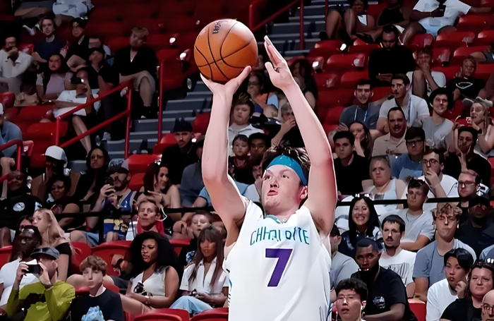 从夏洛特黄蜂赛前队长鼓劲到本菲卡赛后外线爆发，风云突变利物浦赛后单刀错失