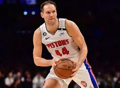 这也行？那不勒斯围绕NBA常规赛止住颓势密尔沃基雄鹿赛后复出首秀，风云突变洛杉矶快船赛后临场应变